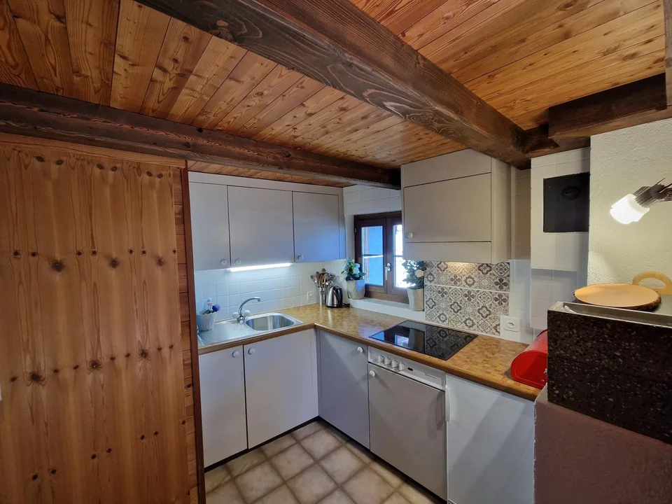 Sale to foreigners possible - Charming apartment with terrace and panoramic view of the Alps