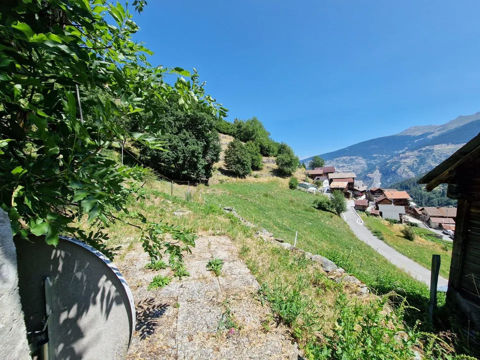 Sale to foreigners possible - Charming apartment with terrace and panoramic view of the Alps