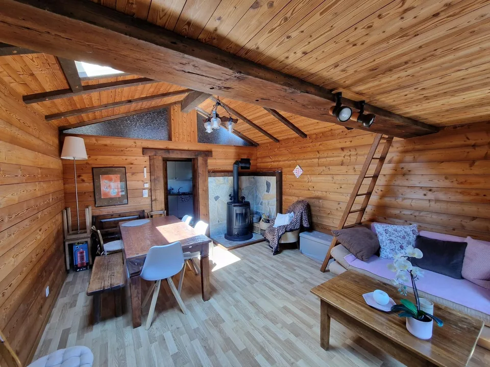 Sale to foreigners possible - Charming apartment with terrace and panoramic view of the Alps