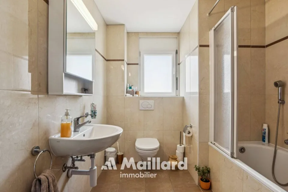 Charmante maison contiguë avec jardin à Perroy