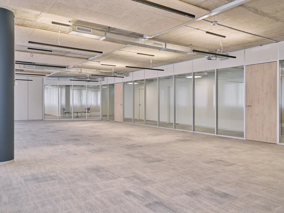Spacious office space for rent? Centrally located in Neuenhof – photo 2 of 11