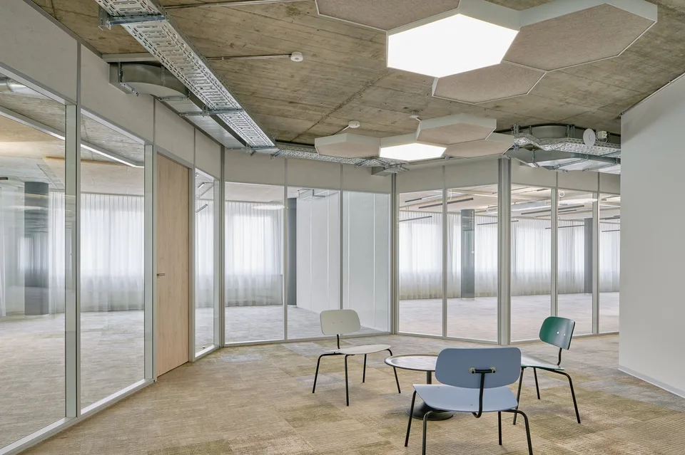Spacious office space for rent? Centrally located in Neuenhof – photo 3 of 11