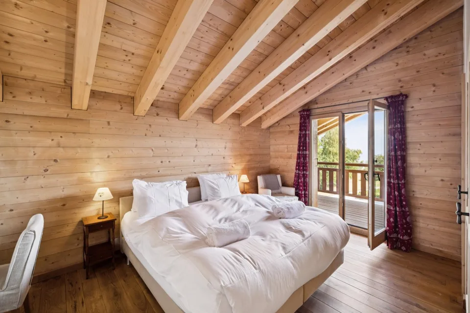 Einzelchalet sehr geräumig.