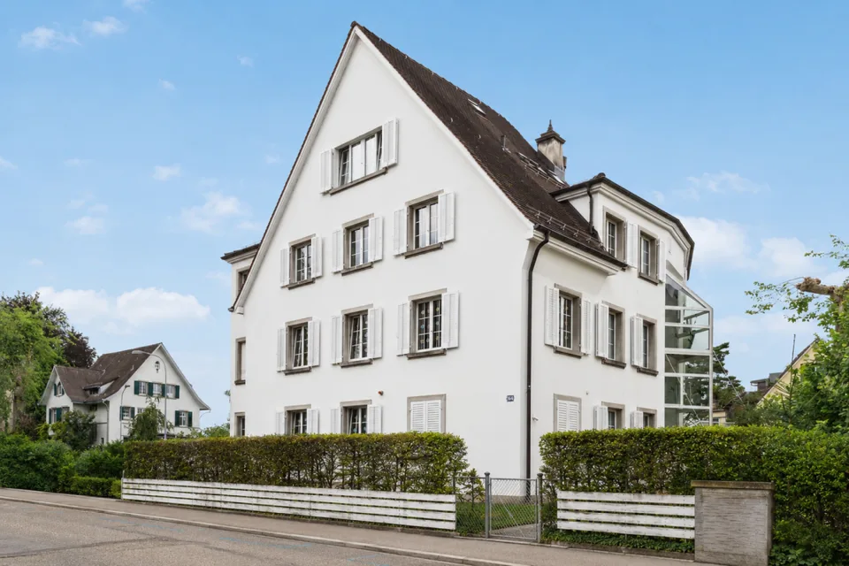 Espace de bureau fraîchement rénové dans le quartier de Seefeld à Zurich