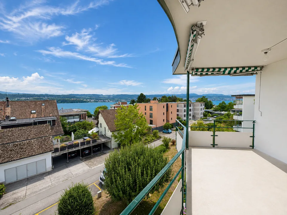 Arriver et se sentir bien – maison lumineuse avec vue sur le lac et les montagnes