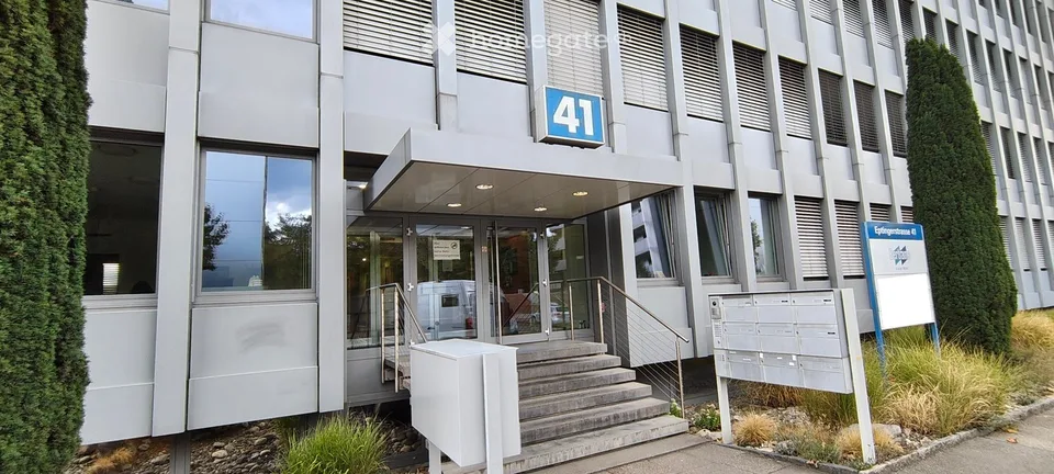 Air-conditioned office in central location in Muttenz