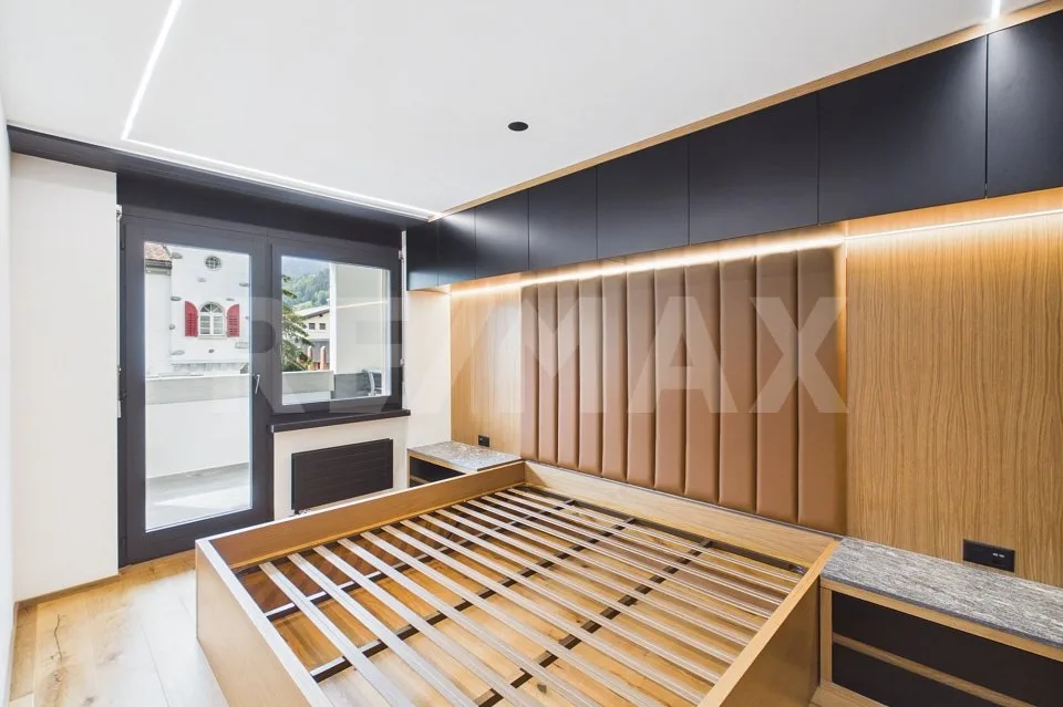 Rêve alpin : Appartement de 2,5 pièces rénové avec style et balcon