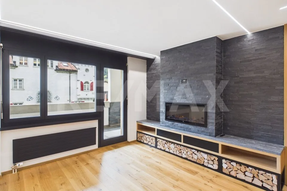 Rêve alpin : Appartement de 2,5 pièces rénové avec style et balcon