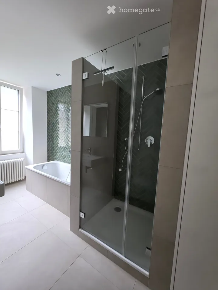 Charmant appartement de 5,5 pièces dans un immeuble ancien historique – Burgstrasse 30, Glarus