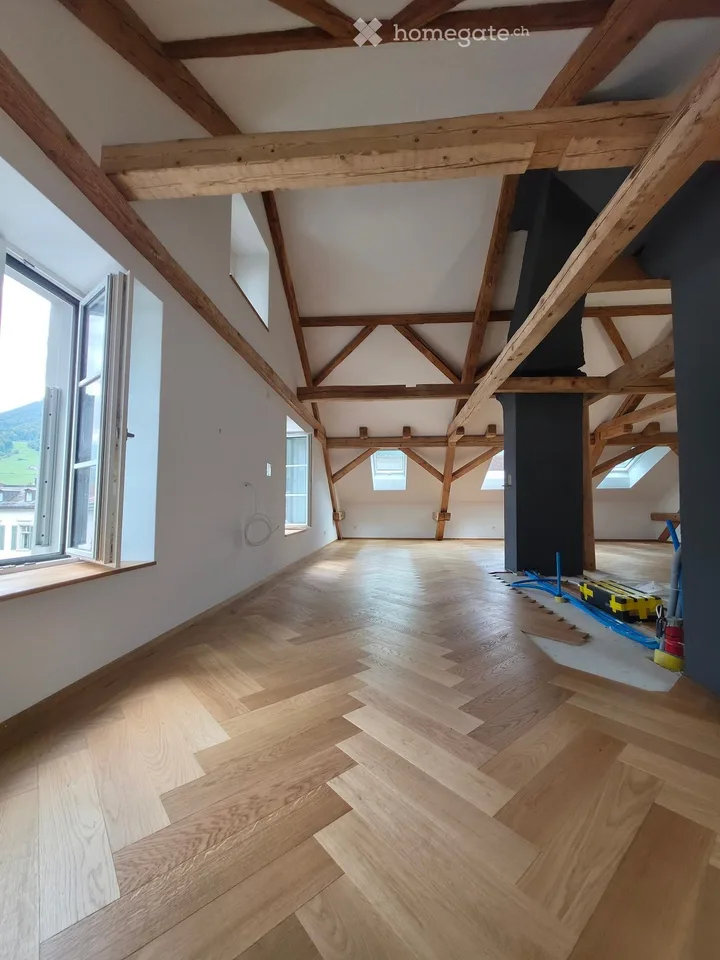 Charmant appartement de 5,5 pièces dans un immeuble ancien historique – Burgstrasse 30, Glarus