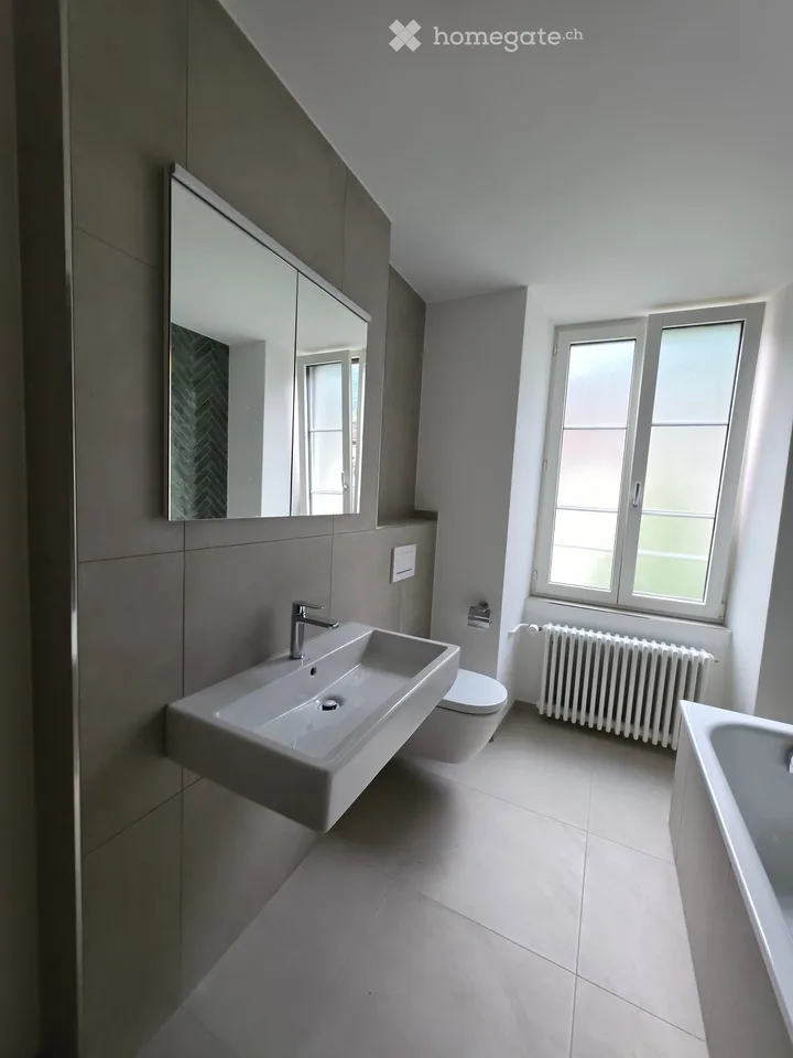 Charmant appartement de 5,5 pièces dans un immeuble ancien historique – Burgstrasse 30, Glarus