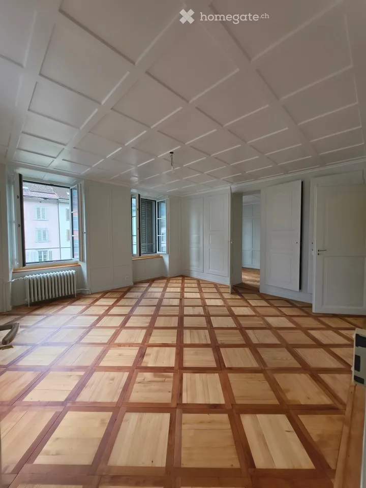 Charmant appartement de 5,5 pièces dans un immeuble ancien historique – Burgstrasse 30, Glarus