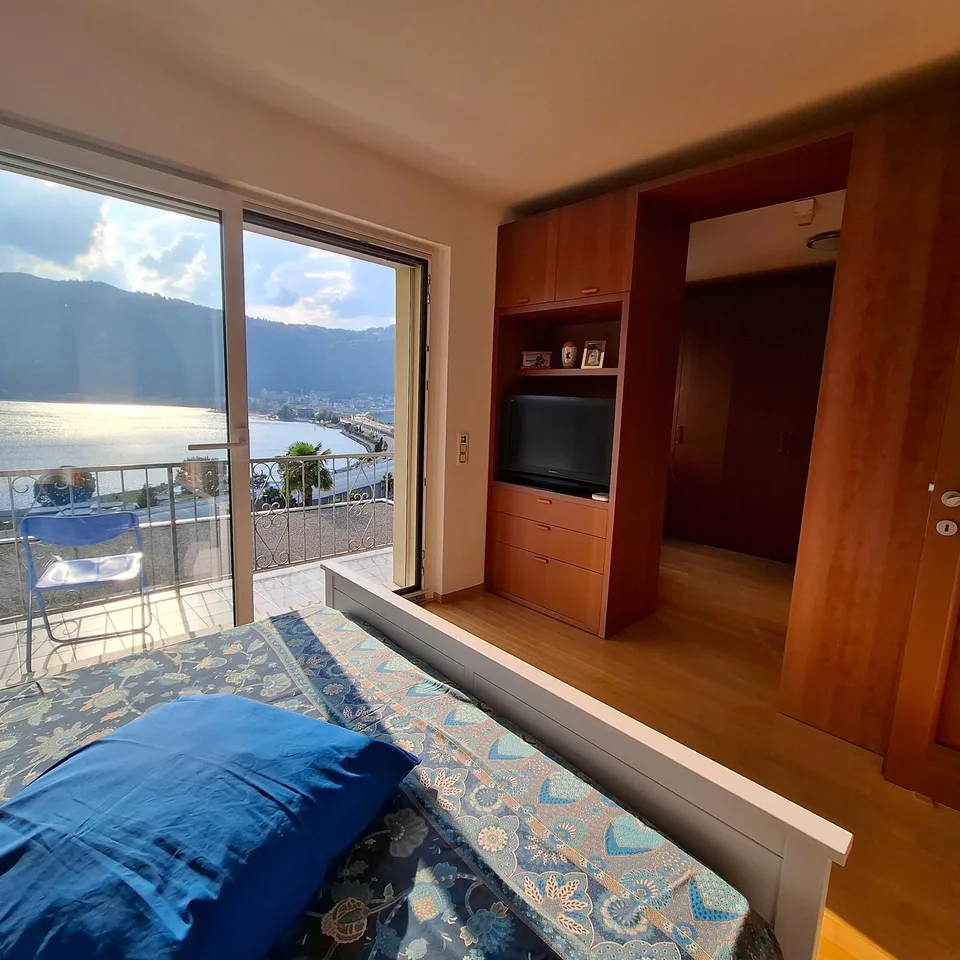 Charming single-family house 4.5 with lake view in Bissone