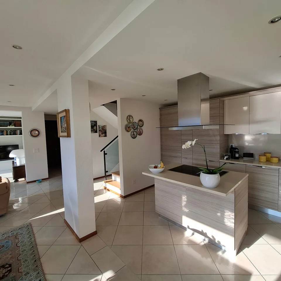 Charming single-family house 4.5 with lake view in Bissone