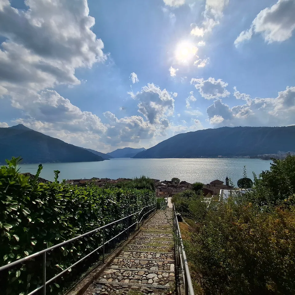 Charming single-family house 4.5 with lake view in Bissone