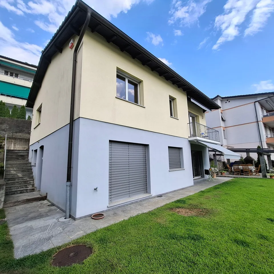 Charming single-family house 4.5 with lake view in Bissone