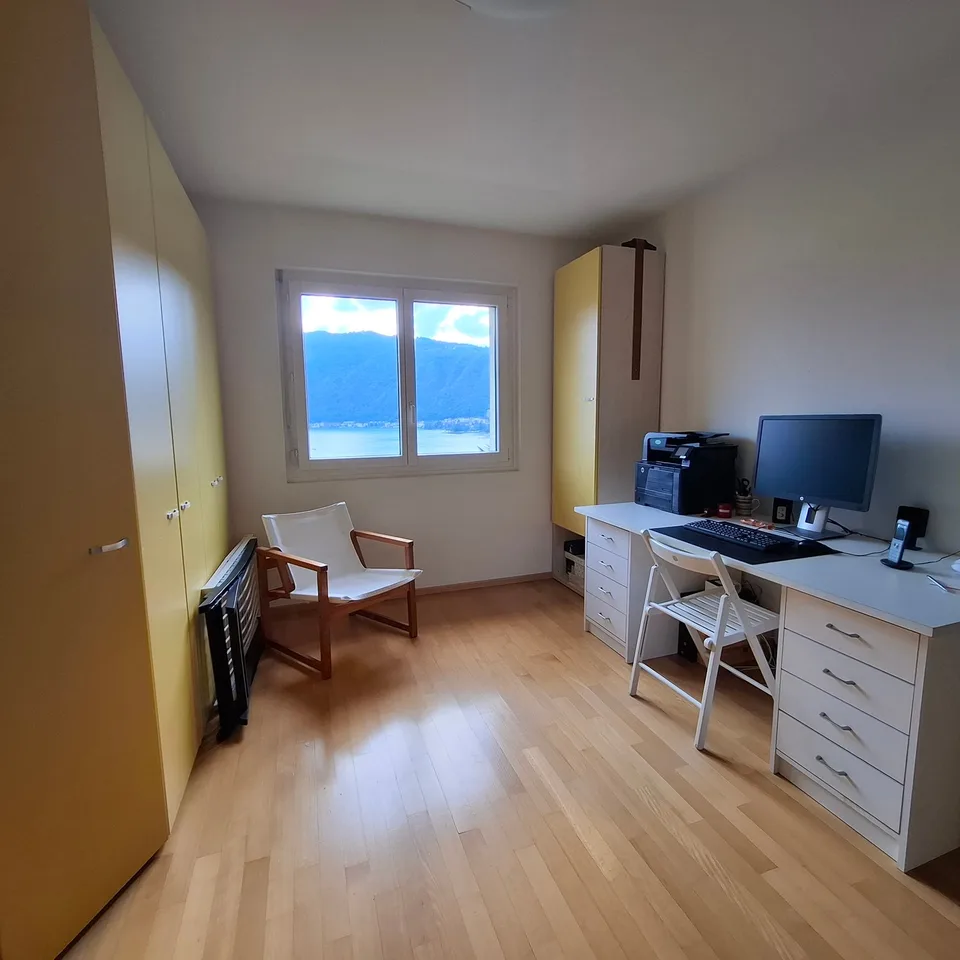 Charming single-family house 4.5 with lake view in Bissone