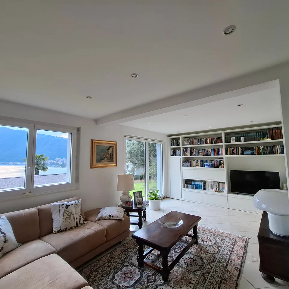 Charming single-family house 4.5 with lake view in Bissone