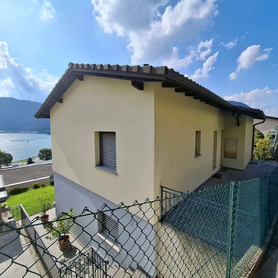 Charming single-family house 4.5 with lake view in Bissone