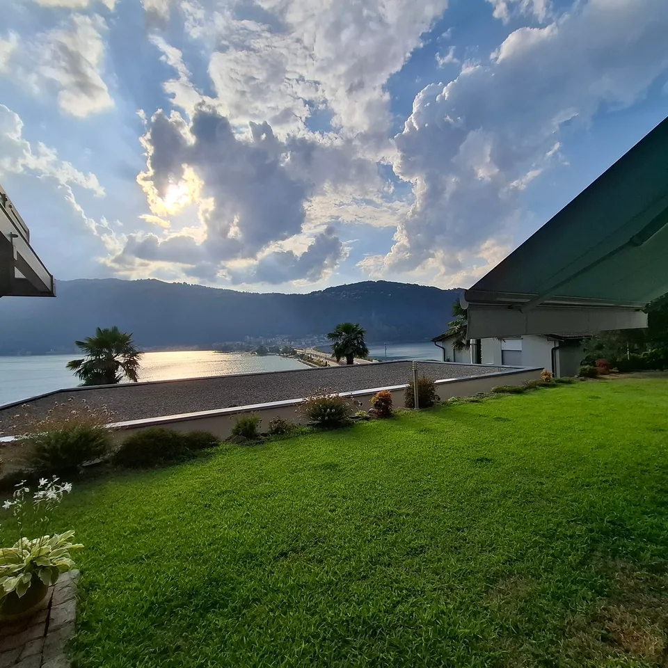 Charming single-family house 4.5 with lake view in Bissone