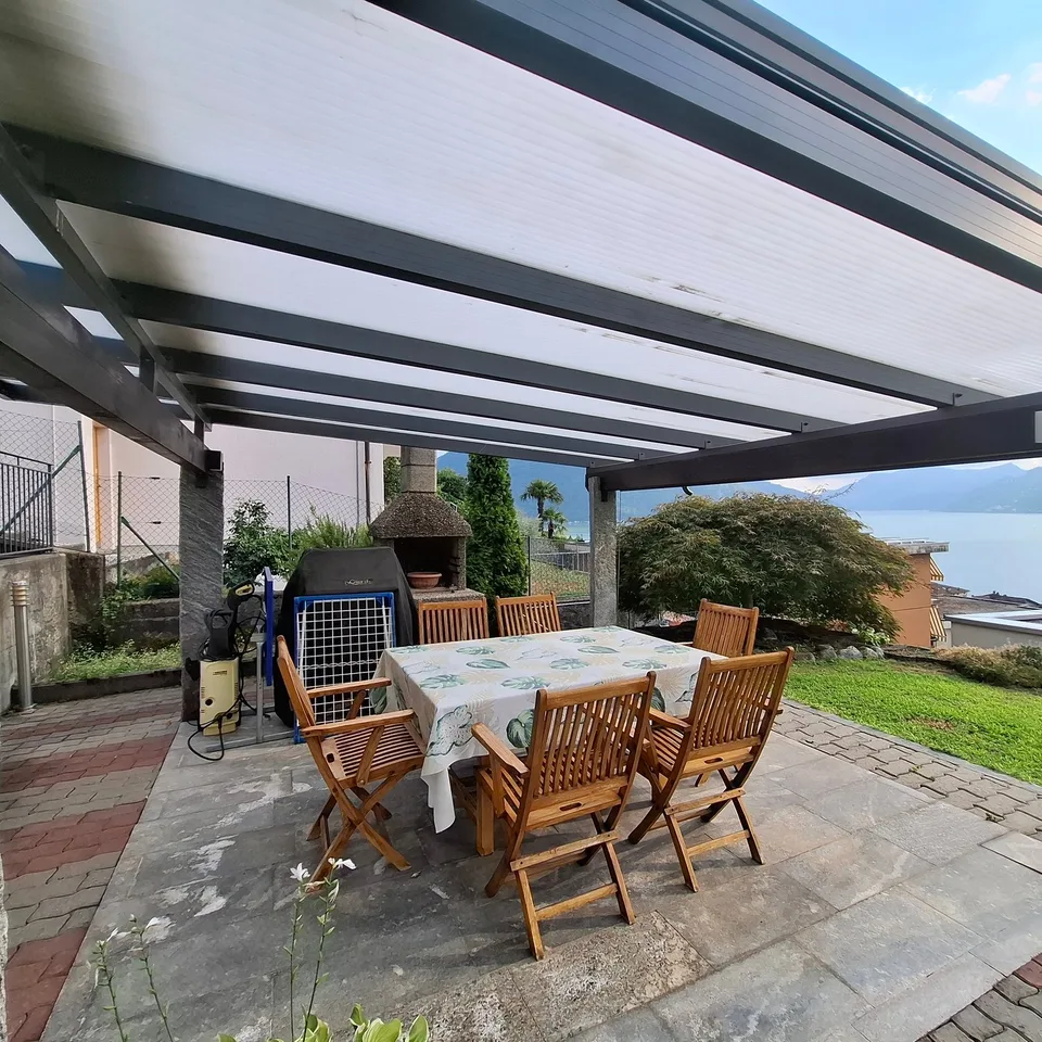 Charming single-family house 4.5 with lake view in Bissone