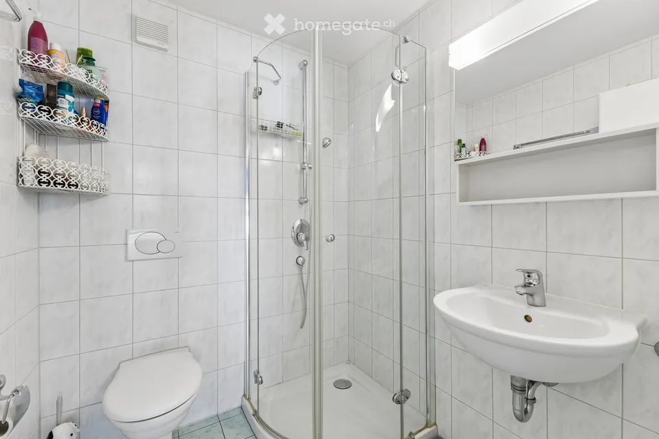 Appartement attractif et lumineux de 4,5 pièces avec espace de jardin à Binningen, dans un endroit calme et verdoyant
