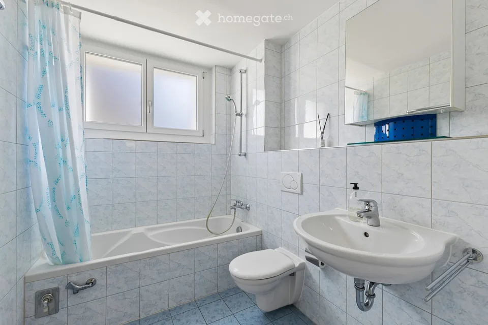 Appartement attractif et lumineux de 4,5 pièces avec espace de jardin à Binningen, dans un endroit calme et verdoyant