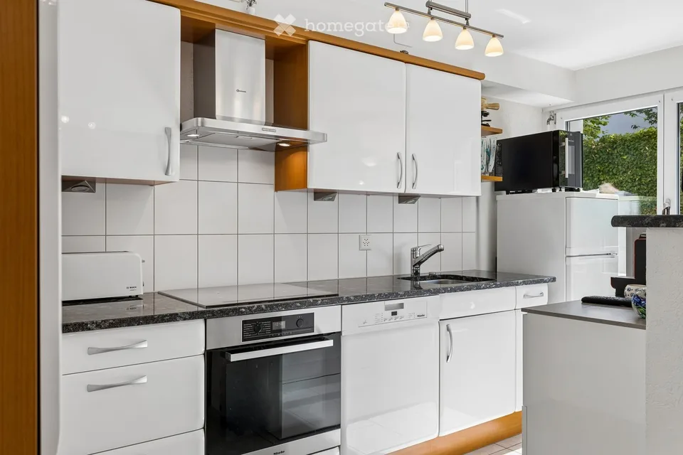 Appartement attractif et lumineux de 4,5 pièces avec espace de jardin à Binningen, dans un endroit calme et verdoyant