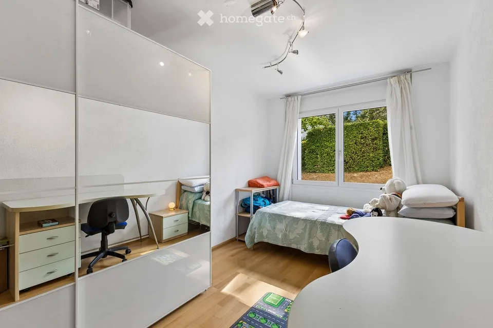 Appartement attractif et lumineux de 4,5 pièces avec espace de jardin à Binningen, dans un endroit calme et verdoyant