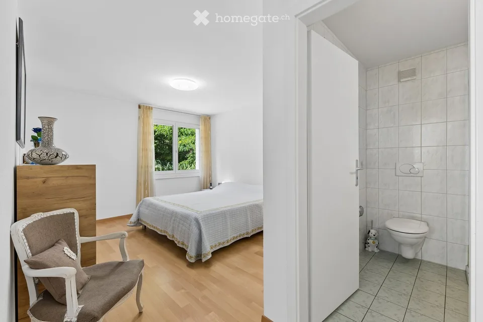 Appartement attractif et lumineux de 4,5 pièces avec espace de jardin à Binningen, dans un endroit calme et verdoyant