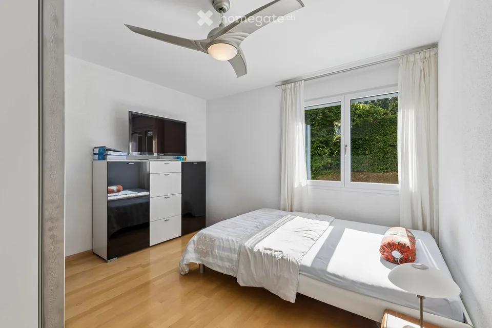 Appartement attractif et lumineux de 4,5 pièces avec espace de jardin à Binningen, dans un endroit calme et verdoyant
