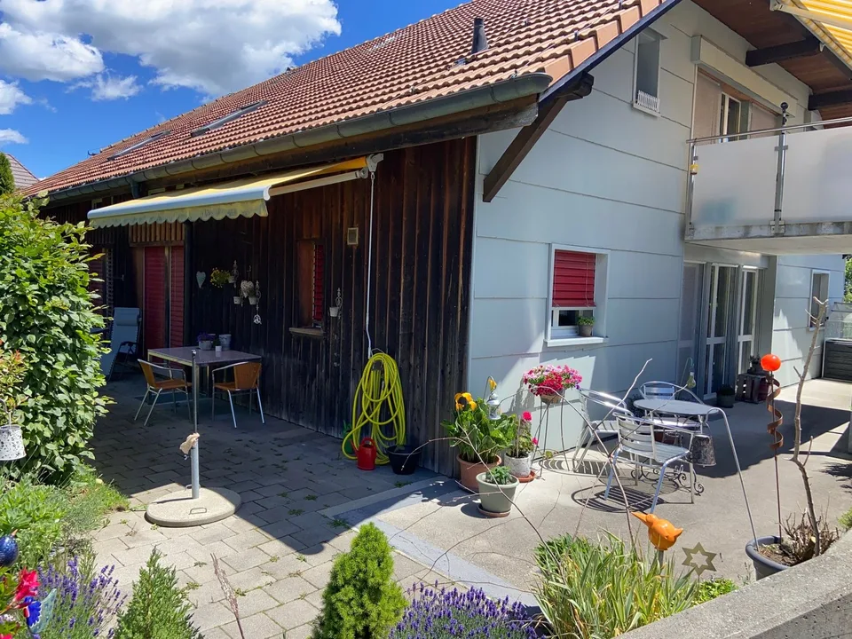 Grosszügige 6.5-Zimmer-Wohnung mit grosser Terrasse und Garten