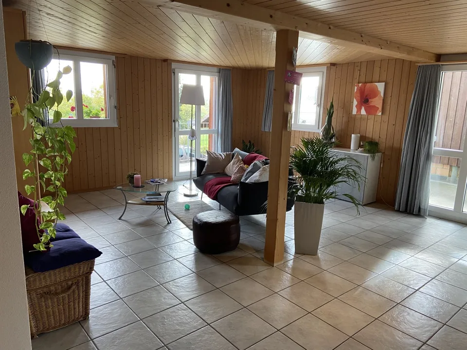 Grosszügige 6.5-Zimmer-Wohnung mit grosser Terrasse und Garten