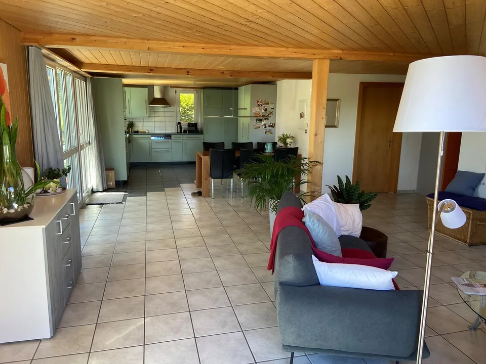 Grosszügige 6.5-Zimmer-Wohnung mit grosser Terrasse und Garten