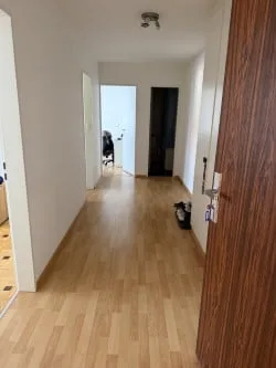 Helle 2-Zimmer-Wohnung mit Balkon an der Eugen-Huber-Strasse in Zürich