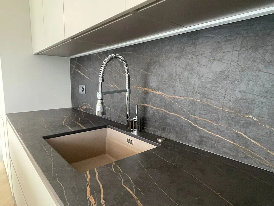 Luxus-Penthouse mit Terrasse und Jacuzzi in Massagno – sofort verfügbar