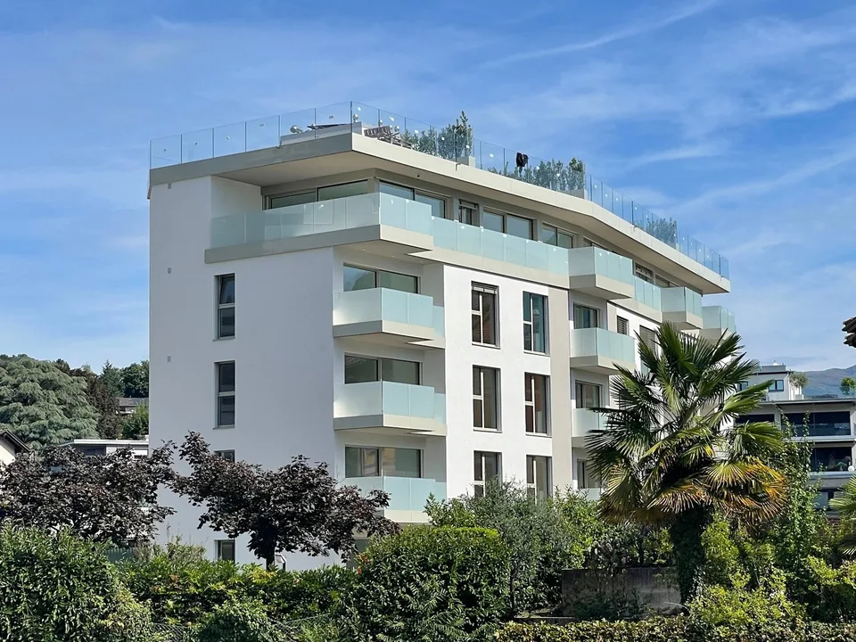 Attico di lusso con terrazza e jacuzzi a Massagno – Disponibile subito