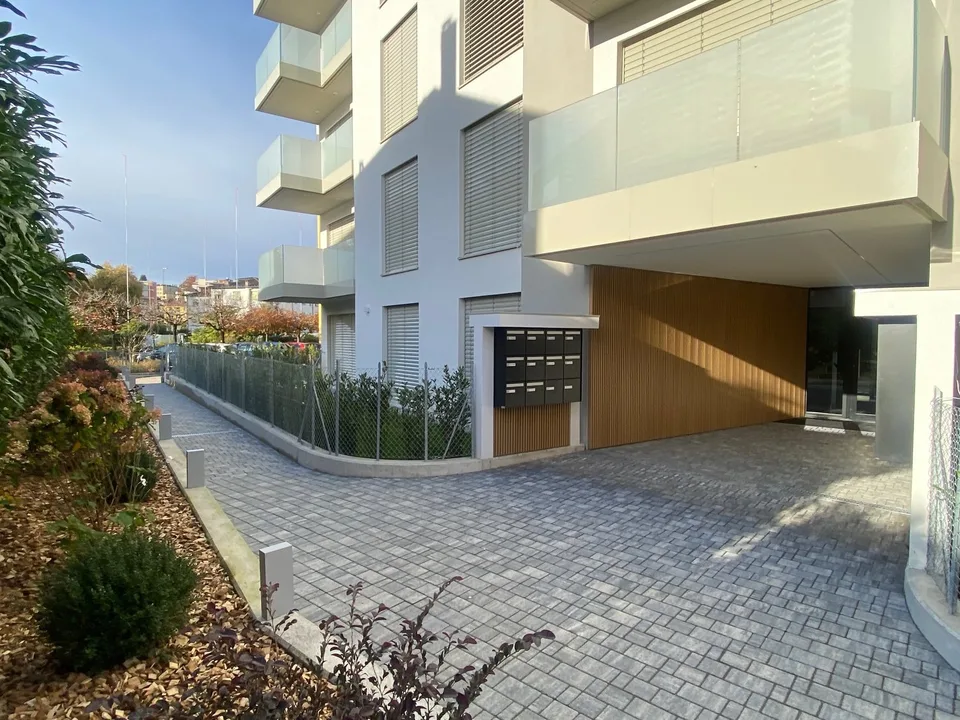 Luxus-Penthouse mit Terrasse und Jacuzzi in Massagno – sofort verfügbar