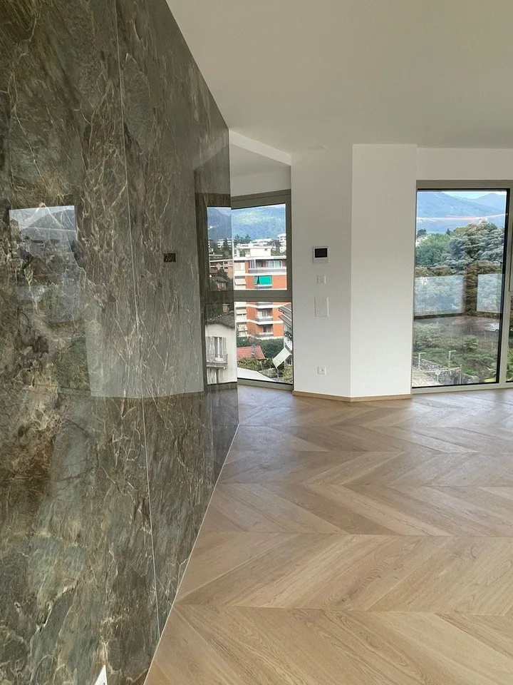 Luxus-Penthouse mit Terrasse und Jacuzzi in Massagno – sofort verfügbar