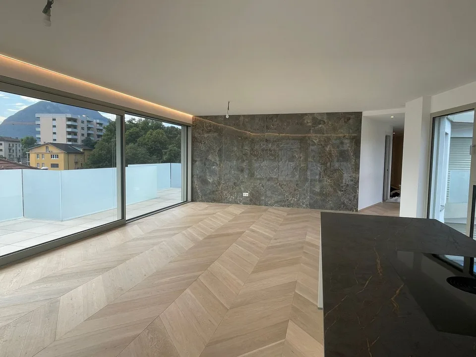 Luxus-Penthouse mit Terrasse und Jacuzzi in Massagno – sofort verfügbar