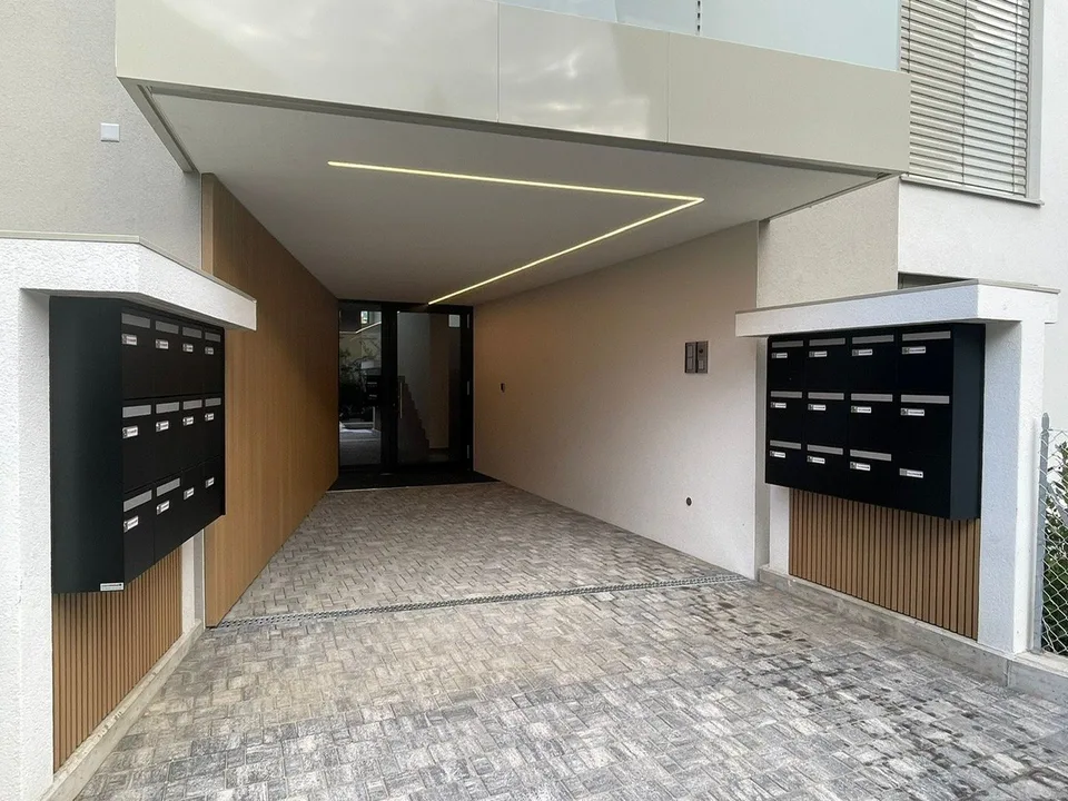 Luxus-Penthouse mit Terrasse und Jacuzzi in Massagno – sofort verfügbar