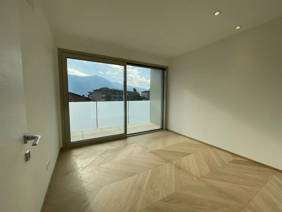 Luxus-Penthouse mit Terrasse und Jacuzzi in Massagno – sofort verfügbar