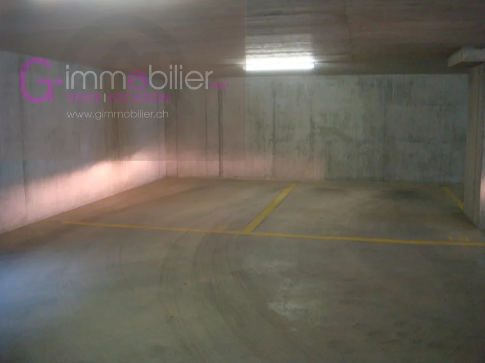 In affitto un posto auto in un garage sotterraneo a Monthey