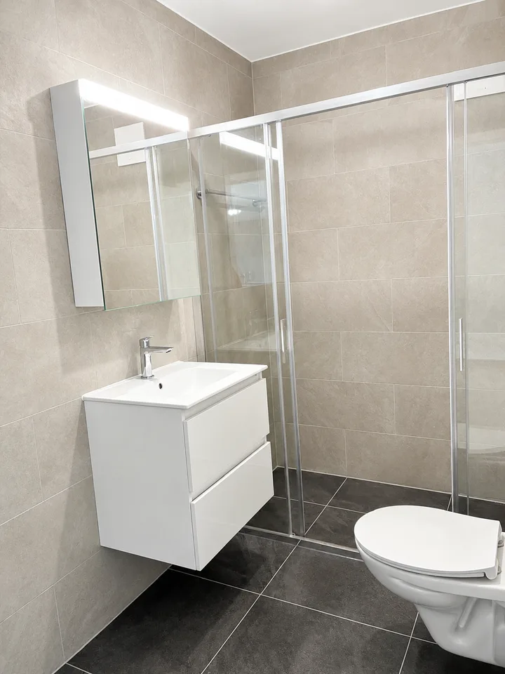 1° piano – Nuovo – Parcheggi interni – Grande balcone
