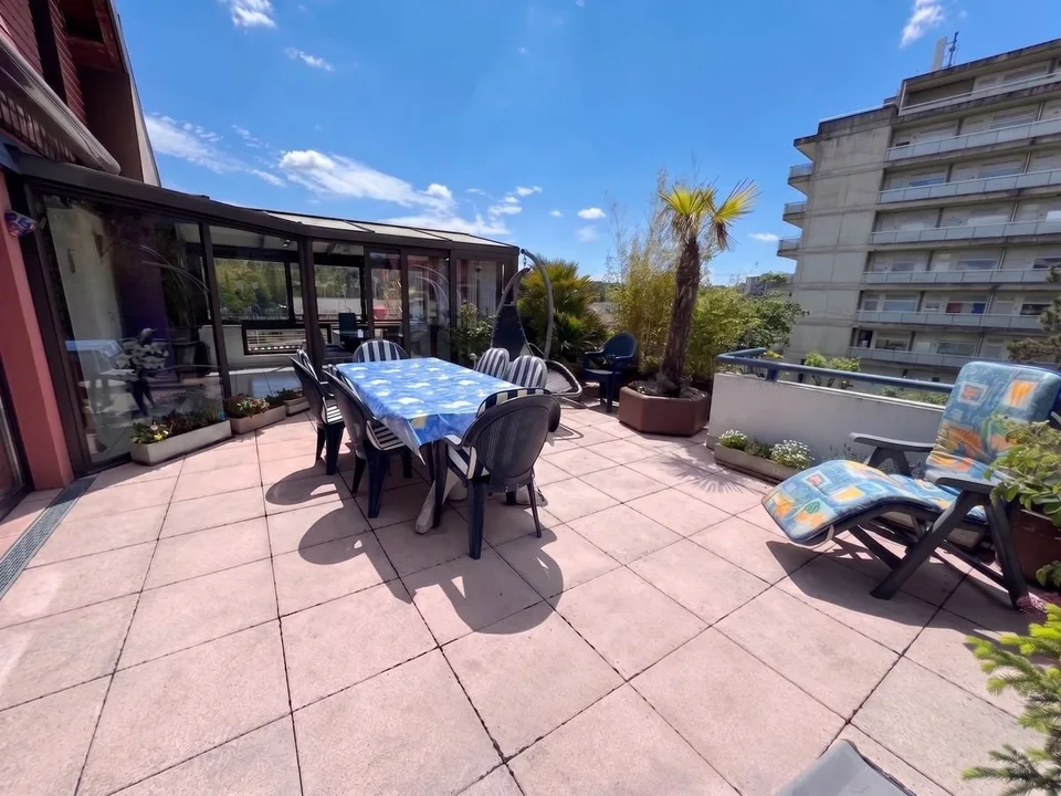 Yverdon - Attico in duplex di 5,5 locali con grande terrazza e veranda invernale
