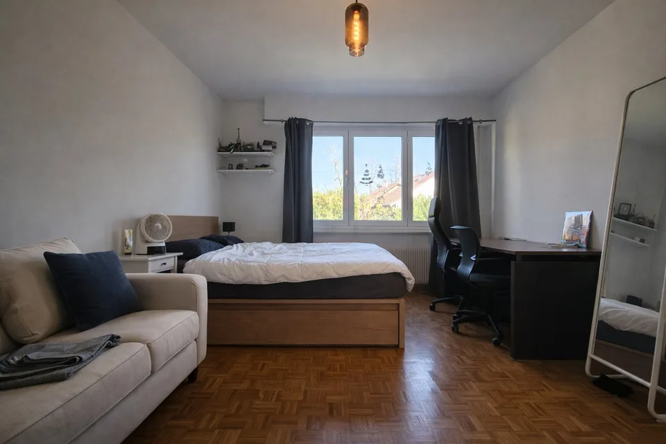 Elegant family villa with large flat garden and high potential in Founex