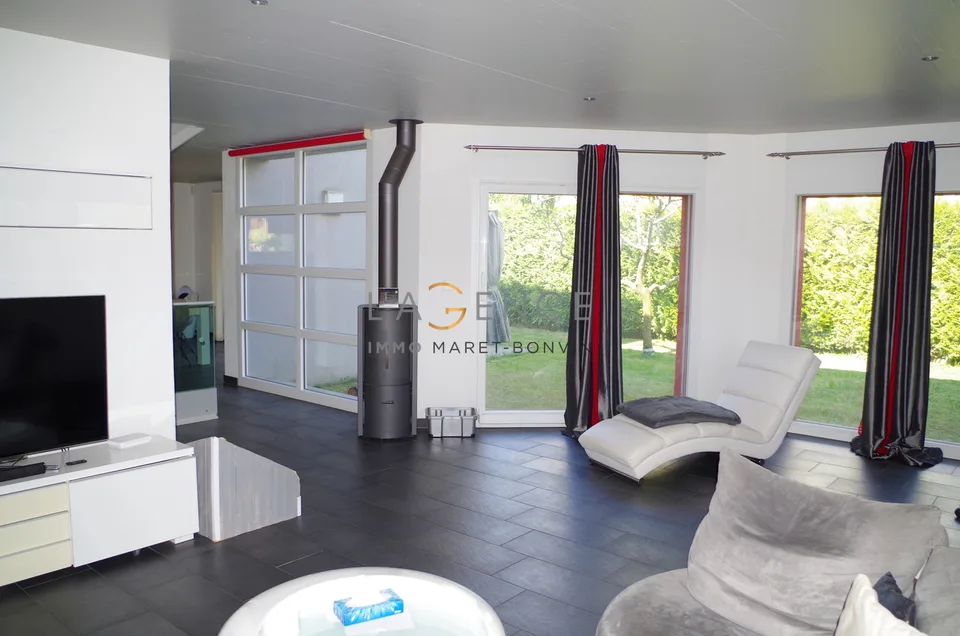 Villa individuelle avec jardin arborisé dans un quartier privilégié