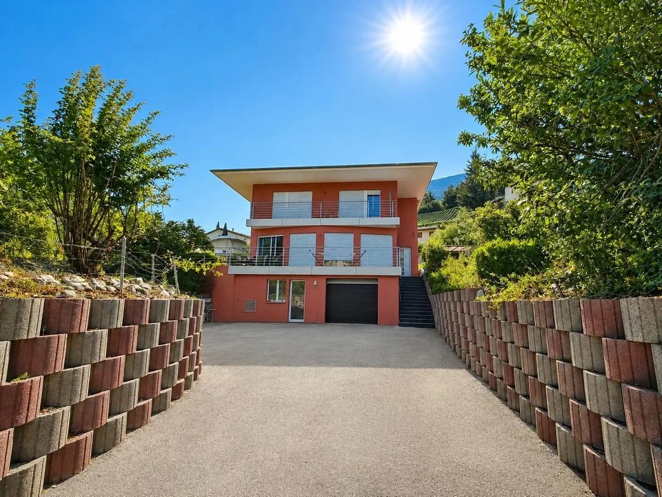 Spacieuse villa individuelle avec grand jardin à Sierre