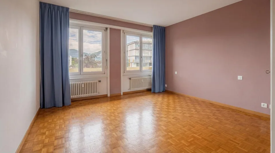 Co-exclusivity in Florissant - Through Apartment
