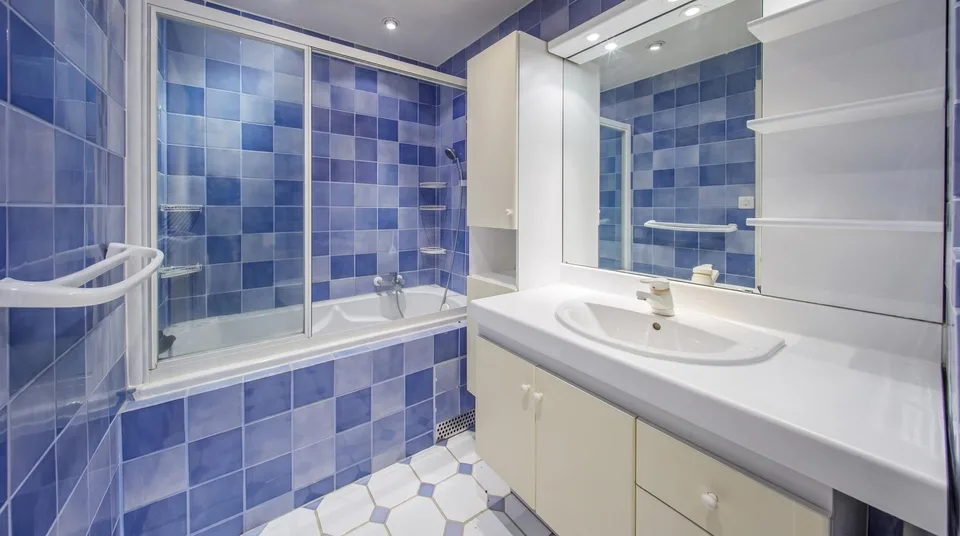 Co-exclusivity in Florissant - Through Apartment